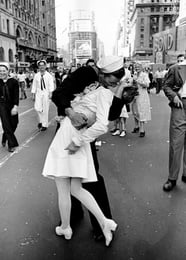 The Kiss - WWII